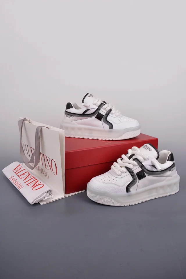 Valentino Garavani Sneakers One Stud low-top product detail image 41