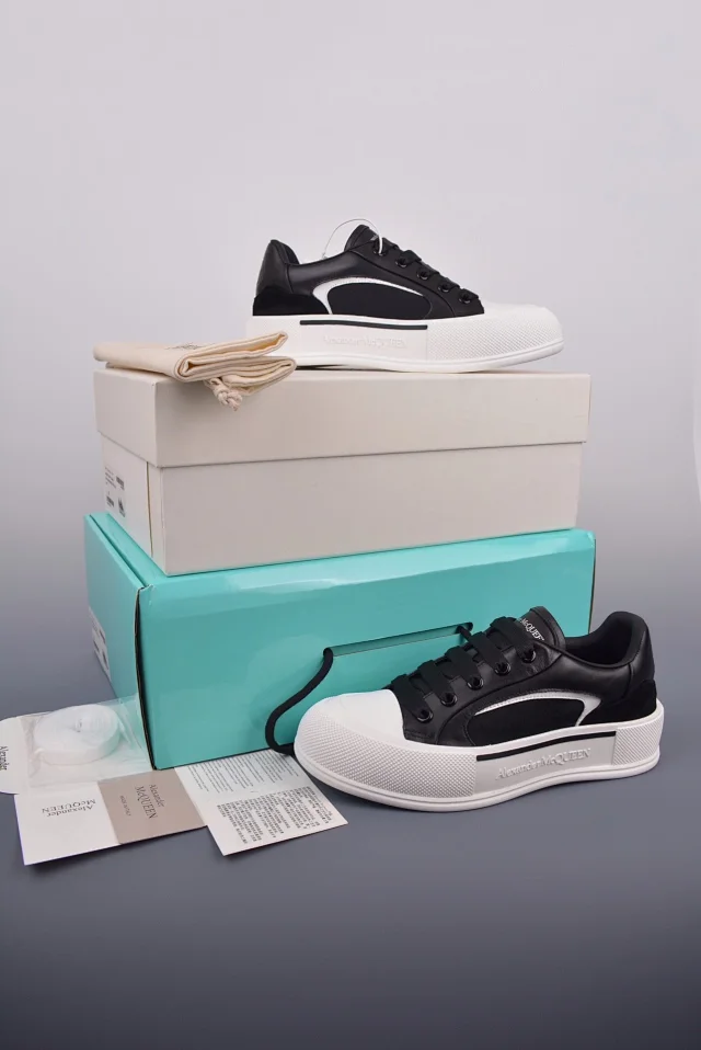 Alexander McQueen Sneakers Oversized low-top product detail image 32