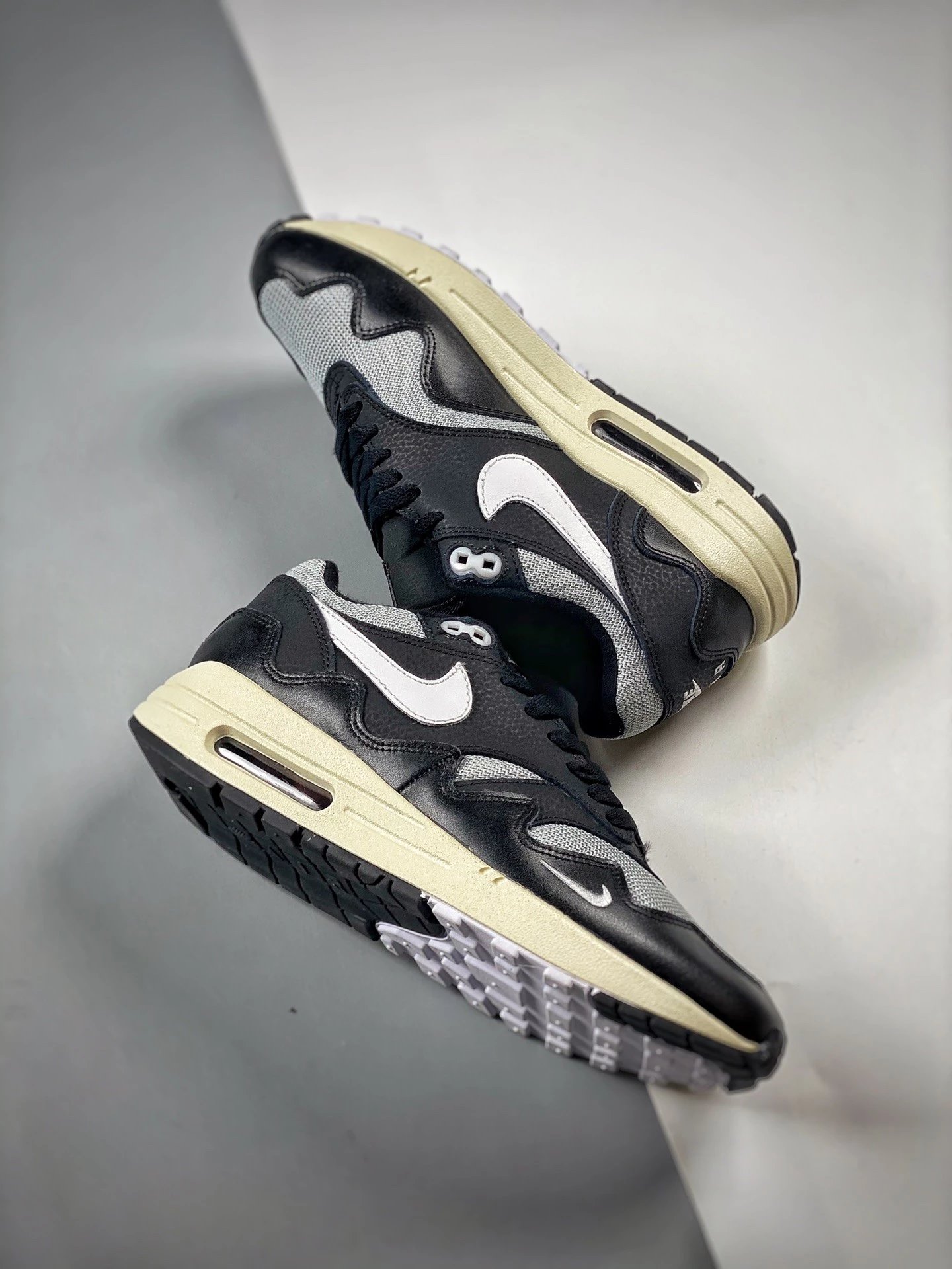 Nike Air Max 1 Wave Burgundy Sneakers - 15