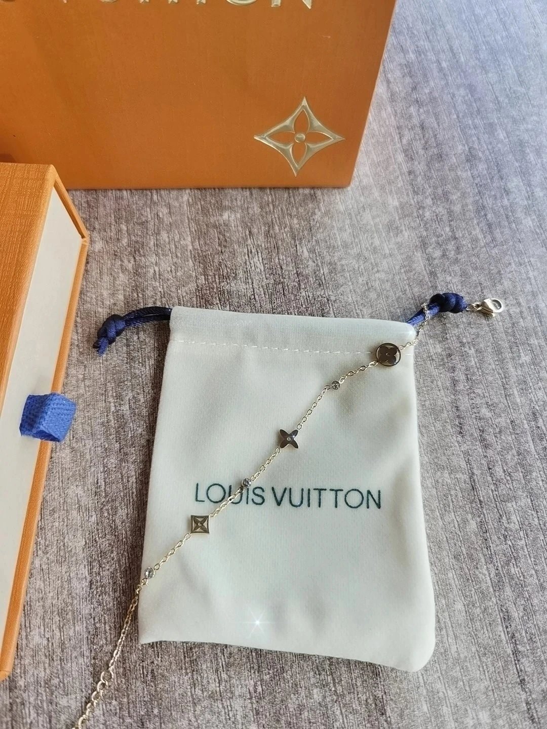 l四叶草镂空花卉手链亮金色细链 13