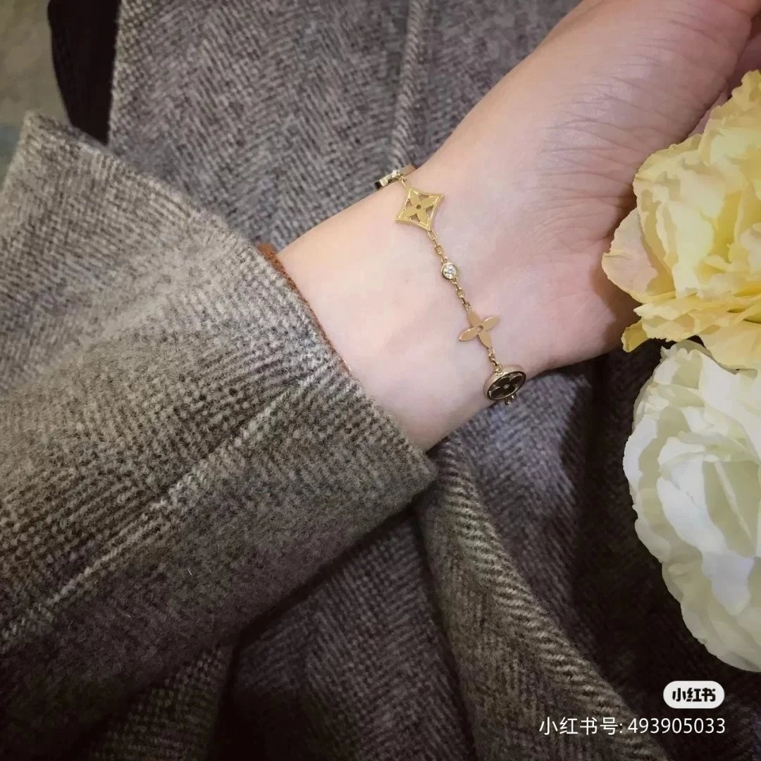 l四叶草镂空花卉手链亮金色细链 11