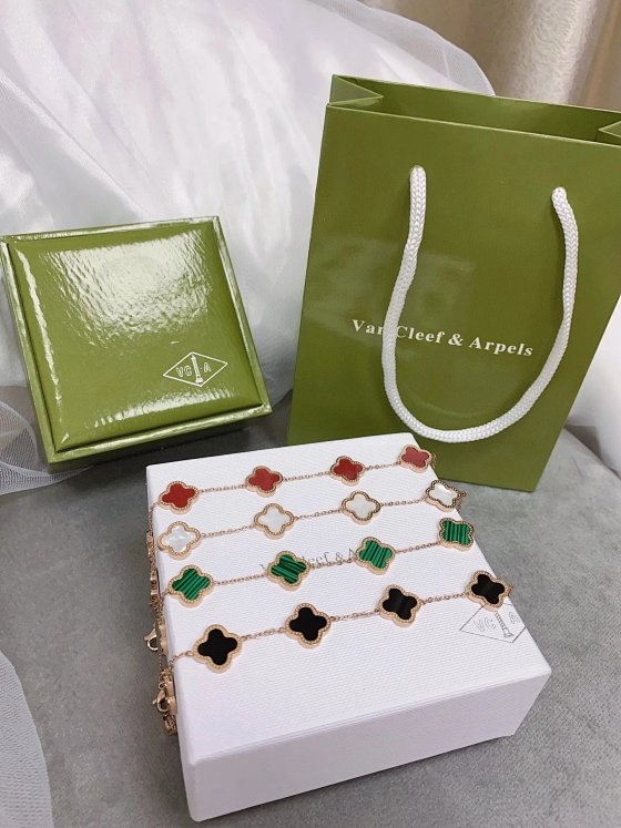 Vanquish Five Flower Mother-of-Pearl Clover Bracelet Rose Gold Chain