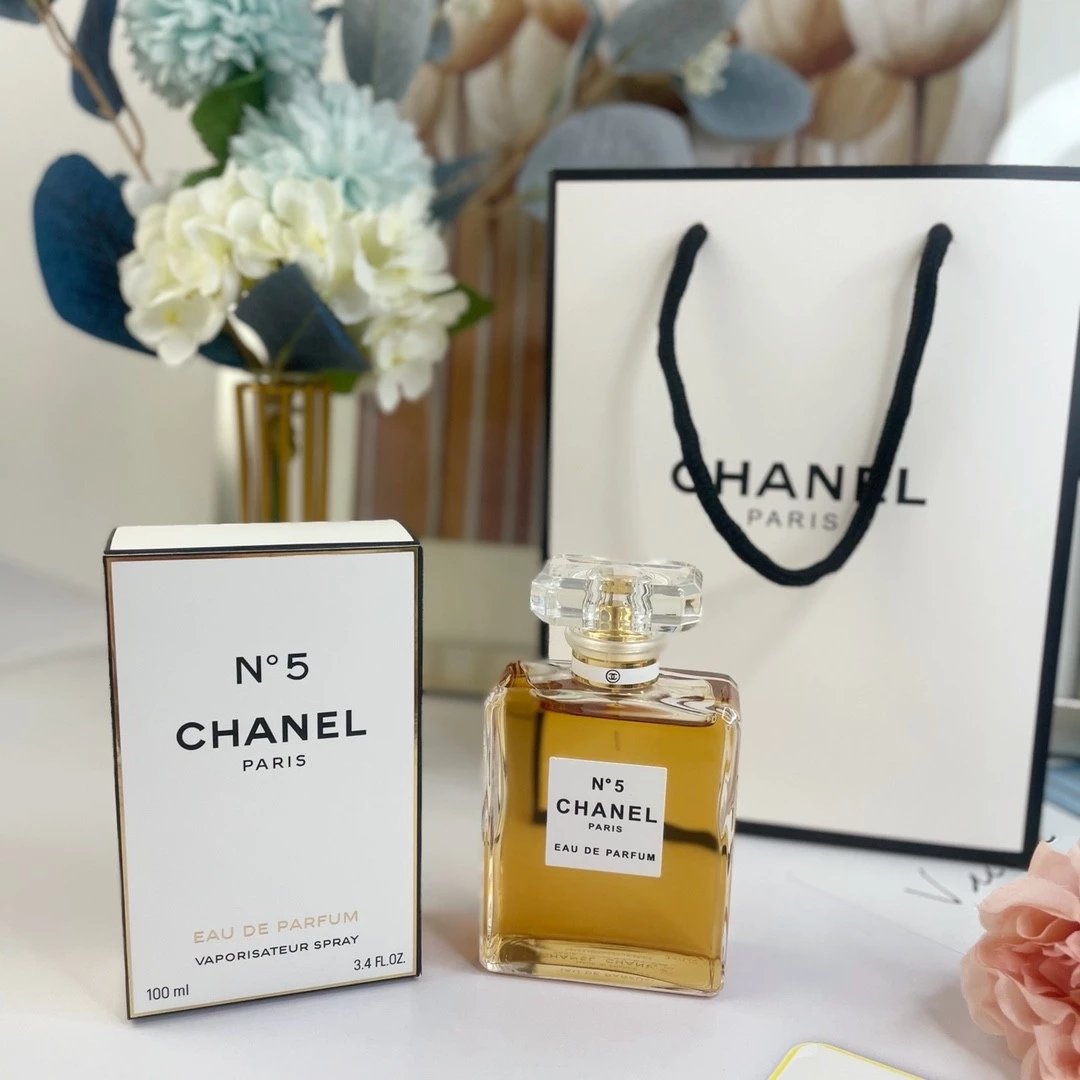 香奈儿黄N5 100ML
经典持久留香女士淡香水 五号之水