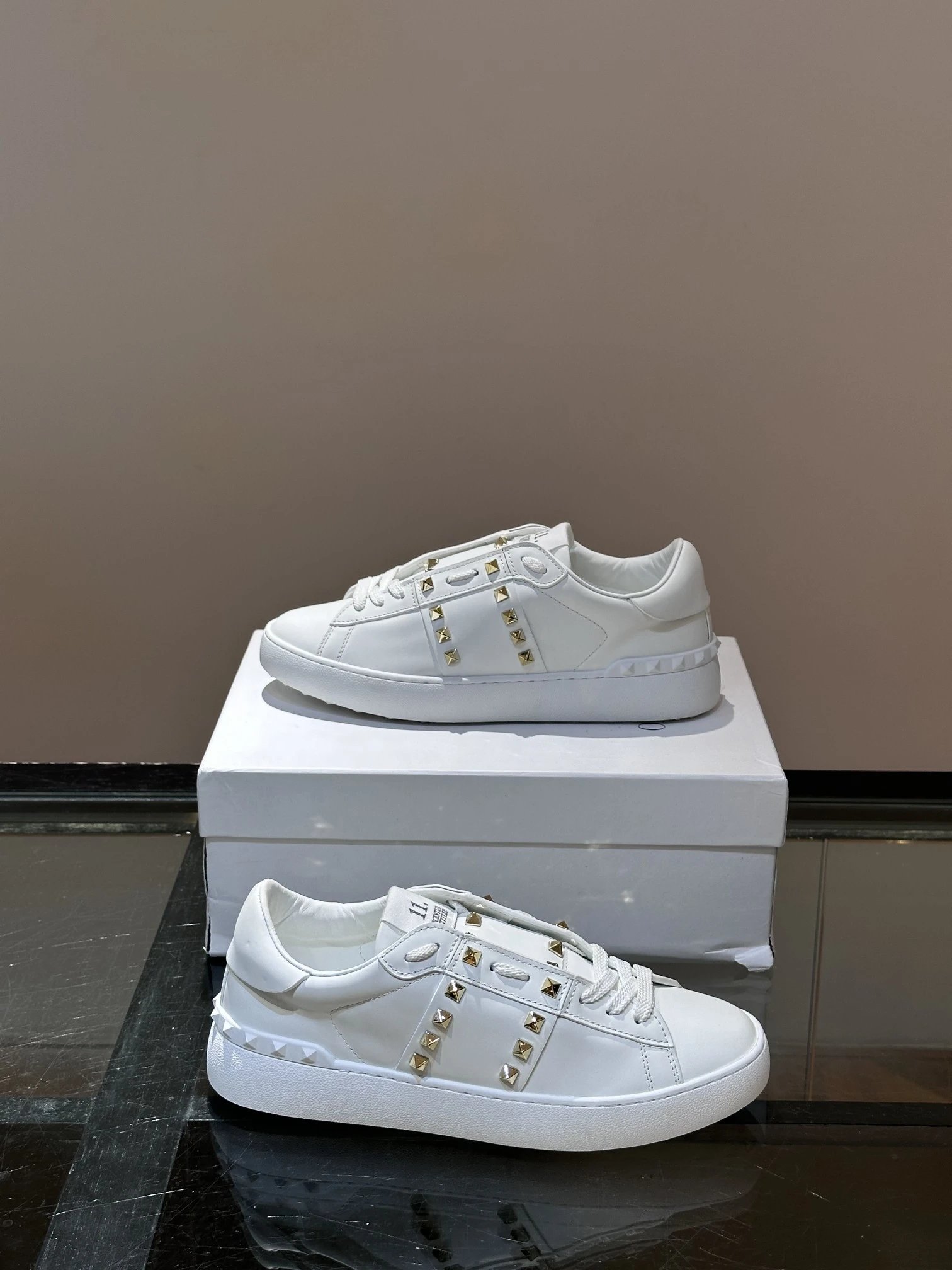 V New Couple Shoes photo 2