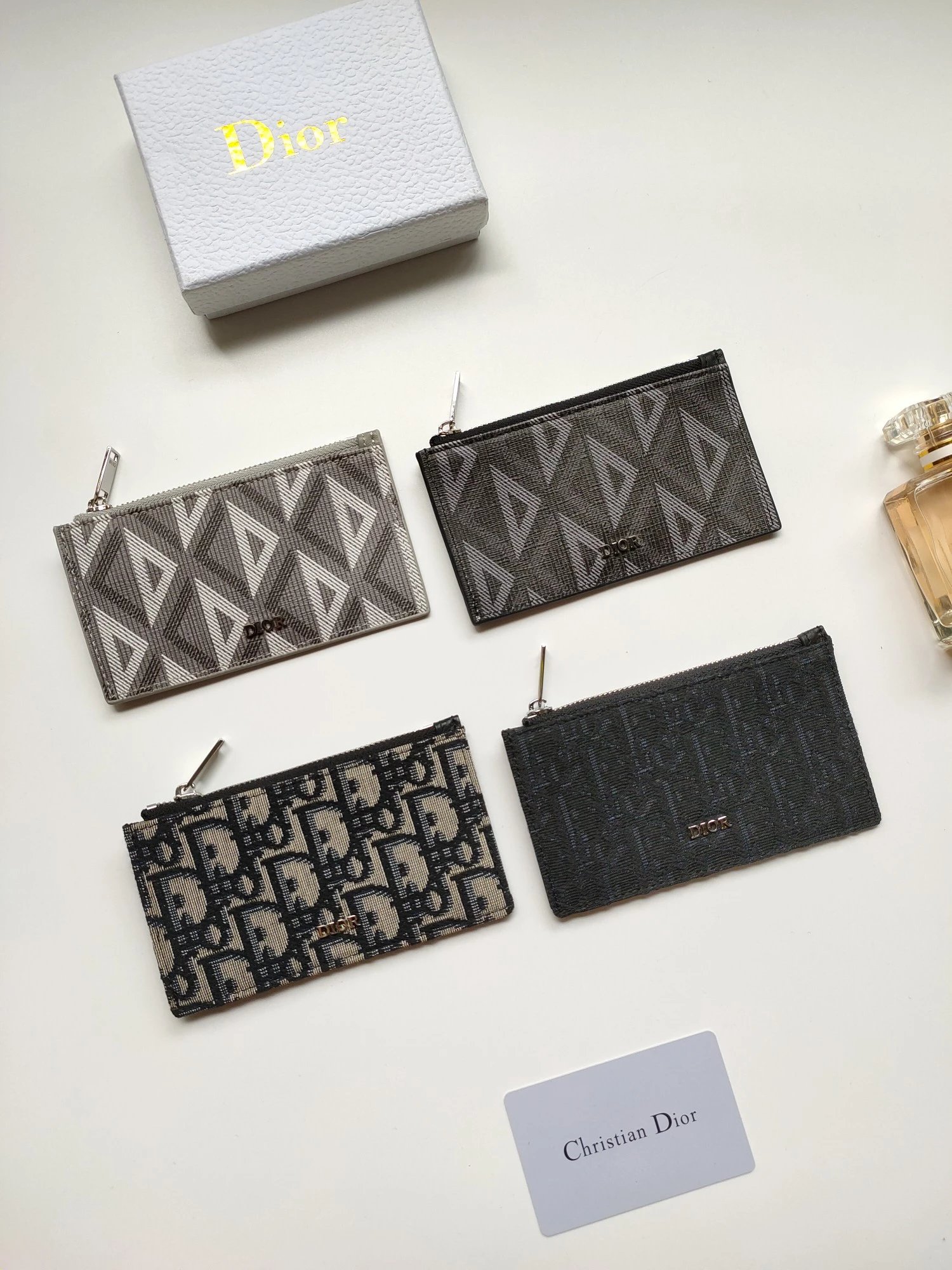 Special offer of 69 yuan! Zipper clip printed fabric, black grain cowhide, four card slots, card bag, card sleeve