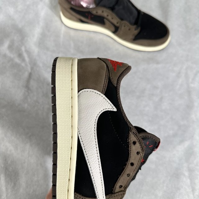 Air Jordan 1 High Chicago Lost and Found: seller detail photo 3