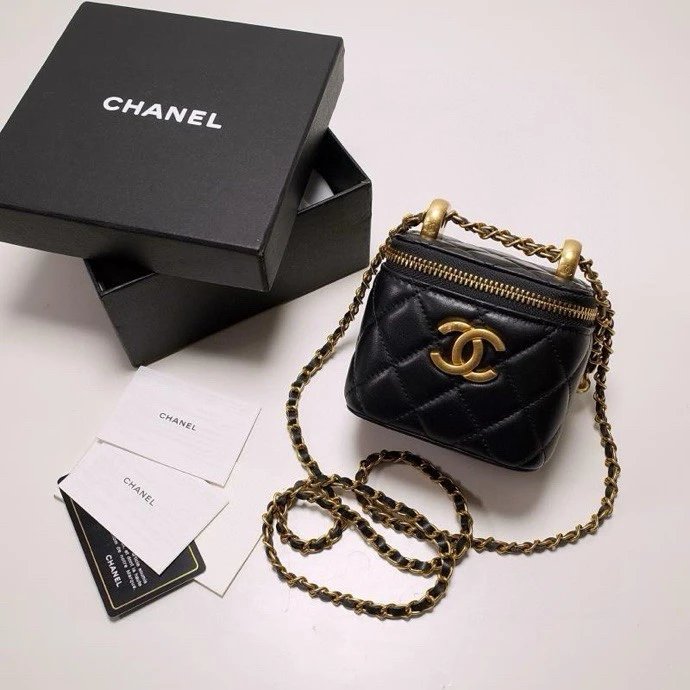 Purchasing grade [in stock] High version Chanel Xiaoxiang autumn and winter new sheepskin makeup bag small box small square bag crossbody bag