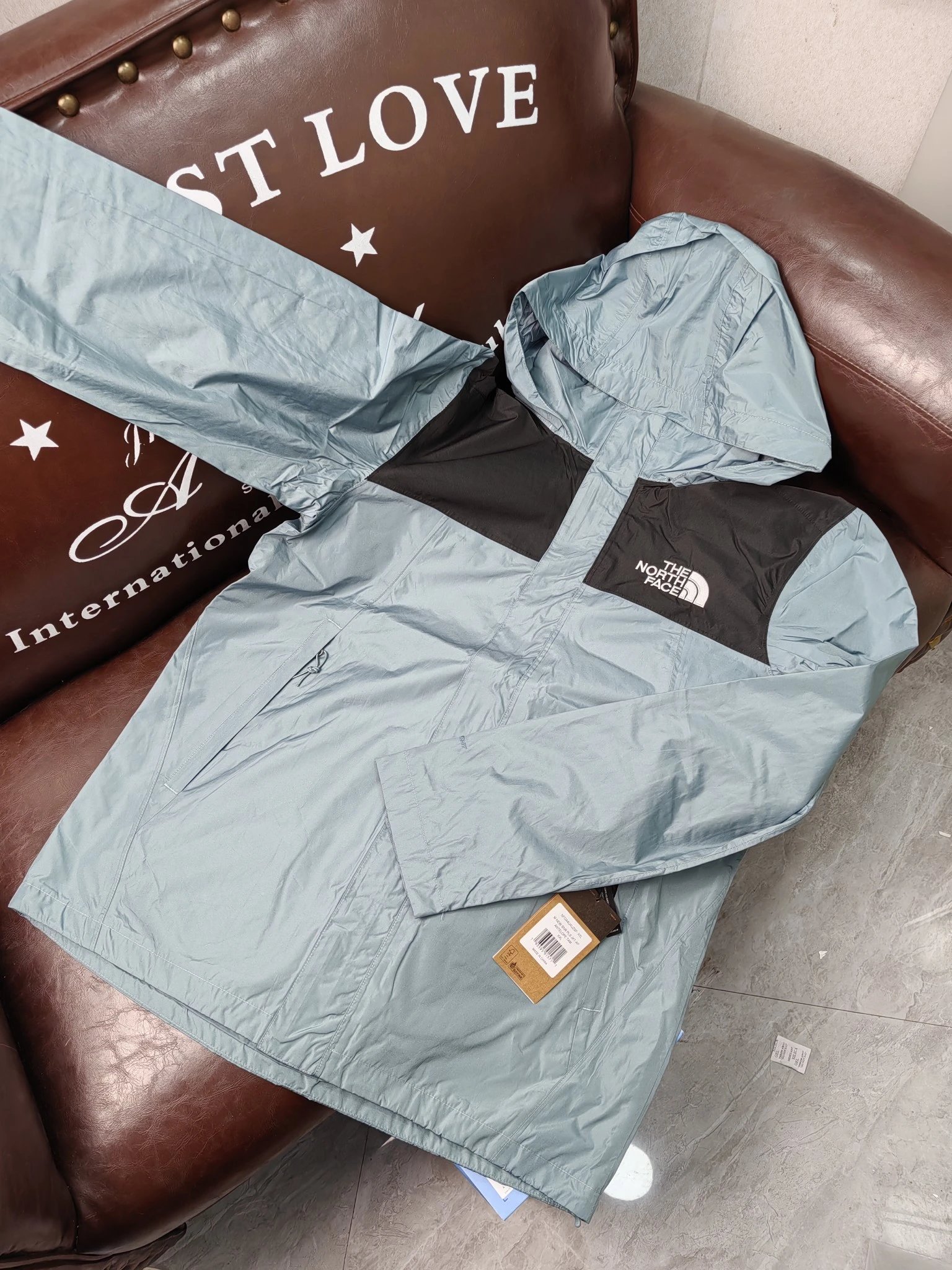 The north face Windbreaker Mountain Light