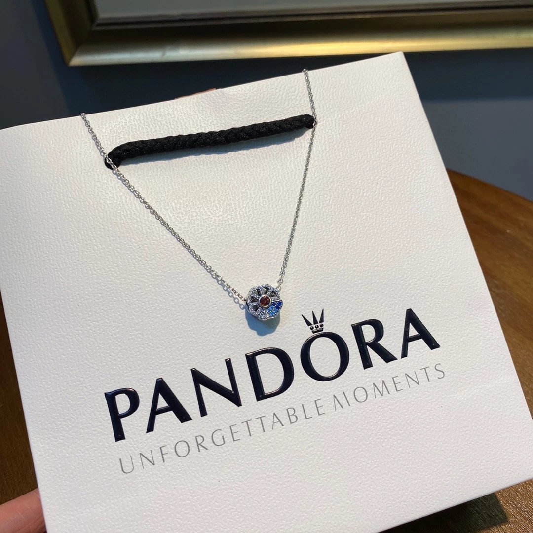 Pandora潘多拉官网925银ZT0795轻罗小扇项链套装送礼物浪漫气质，轻罗小扇以巧夺天工的精美俘获世界的传统中国扇子，象征爱、权势与地位！💕原单代购级PANDORA 潘多拉支持专柜验货