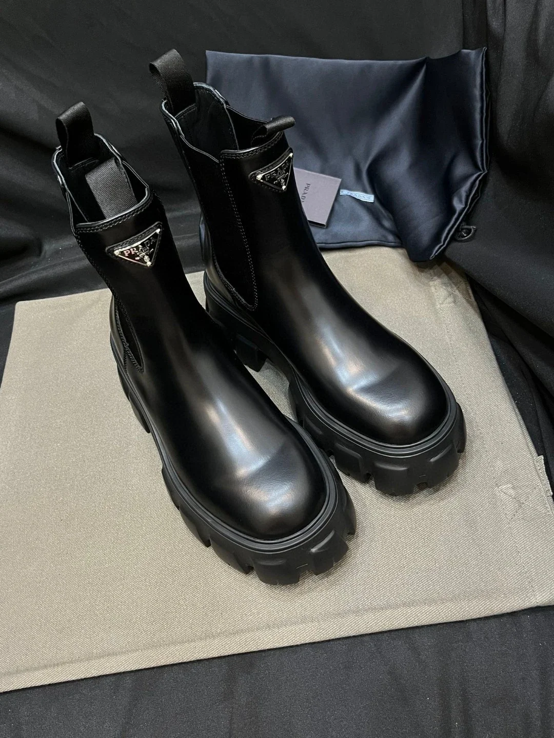 Botas Chelsea Prada Monolith de Cuero