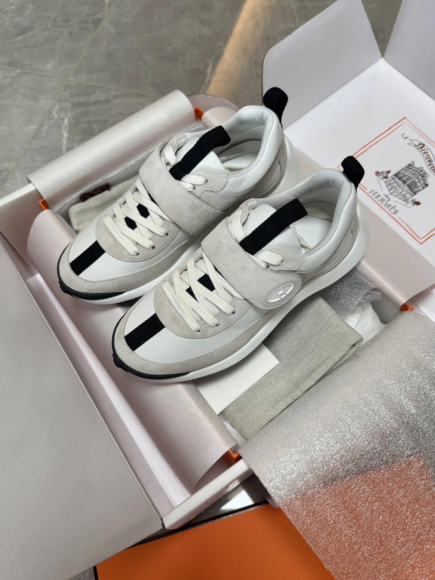 [Replica Version] Dongguan High-End Latest Hermes 4cm Loop Sneaker Women's Casual Shoes ‼️ Top Tier Dongguan Factory Replica Quality ～ Indistinguishable from Authentic ～ Buckle Design ➕ Platform Women's Height Increasing Sneakers Casual Shoes