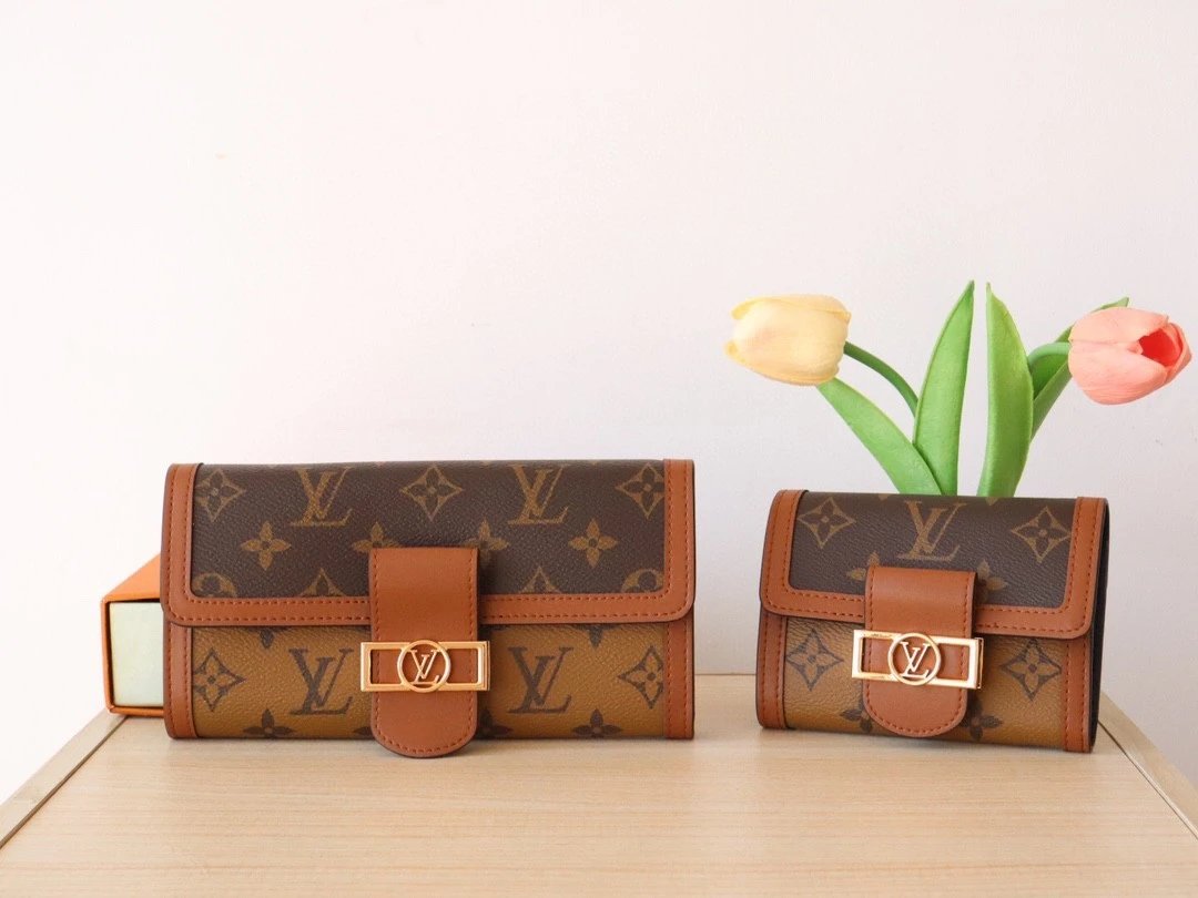 Louis Vuitton Monogram Canvas Pochette Accessoires Wallet T-Shirt