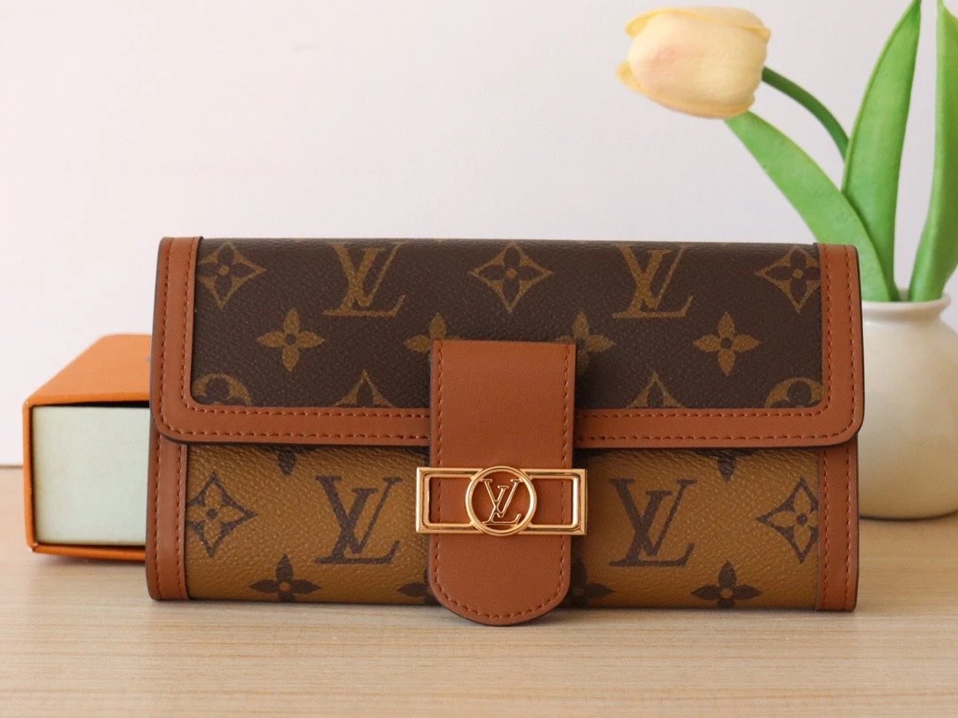 Women's Bag and Wallet photo 2