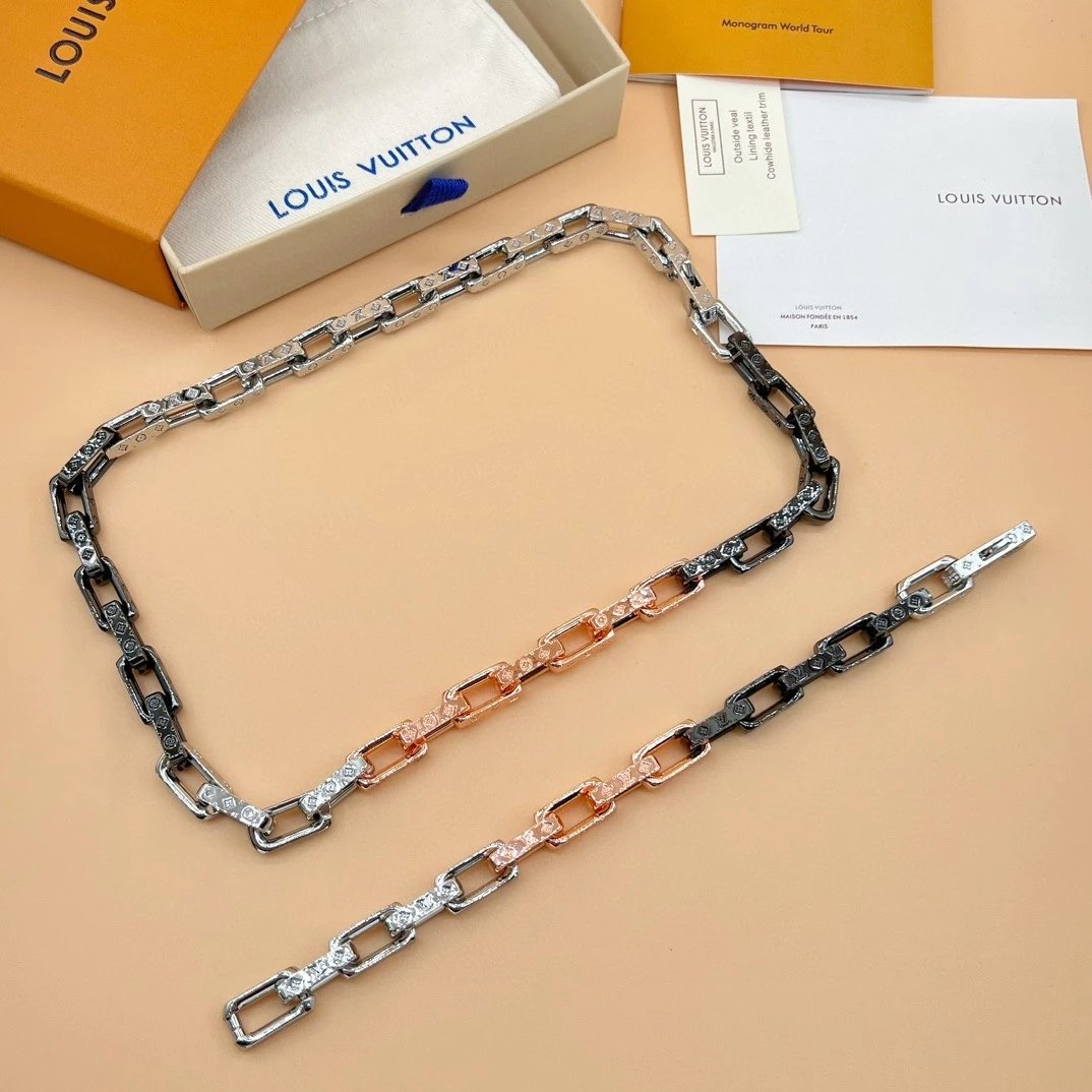 Louis Vuitton No.49 Monogram Chain