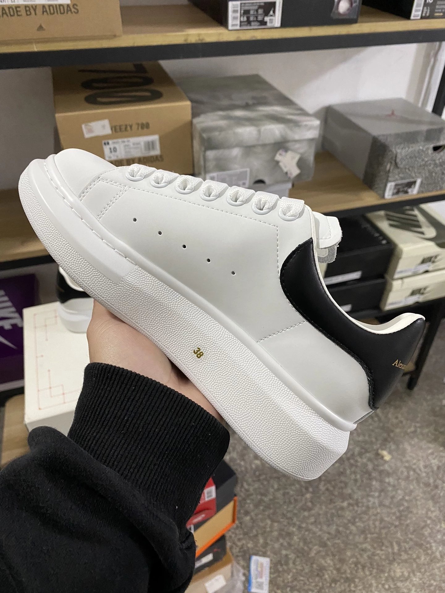 Alexander McQueen White Black Tail photo 2