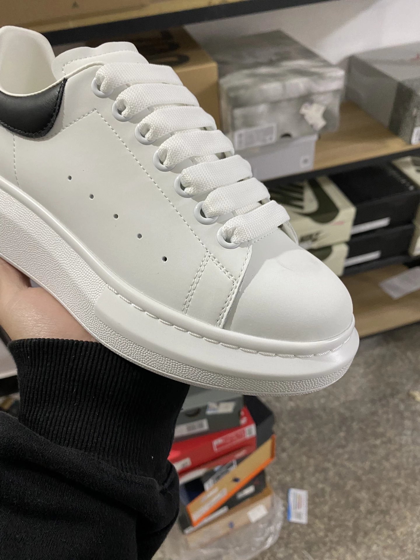 Alexander McQueen White Black Tail photo 4