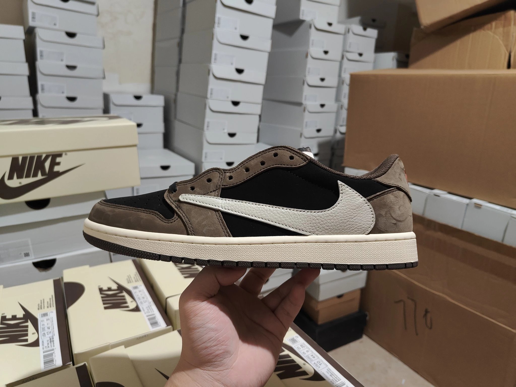 Travis Scott x Jordan Air Jordan 1 Low Deep Brown