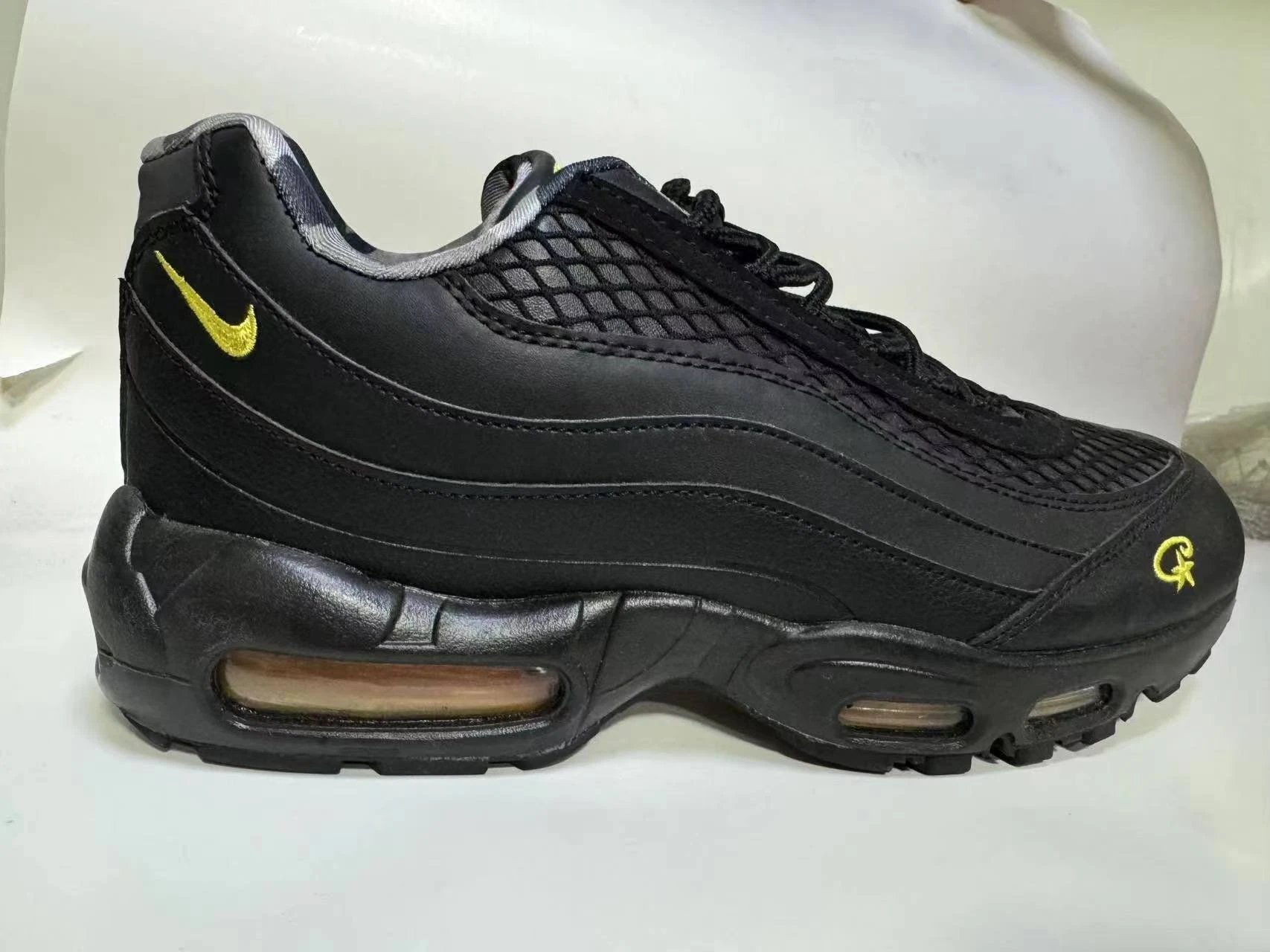 Blackish yellow