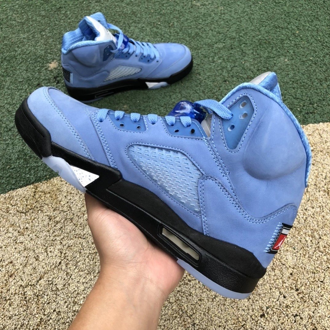 Air Jordan 5 Retro University Blue photo 2