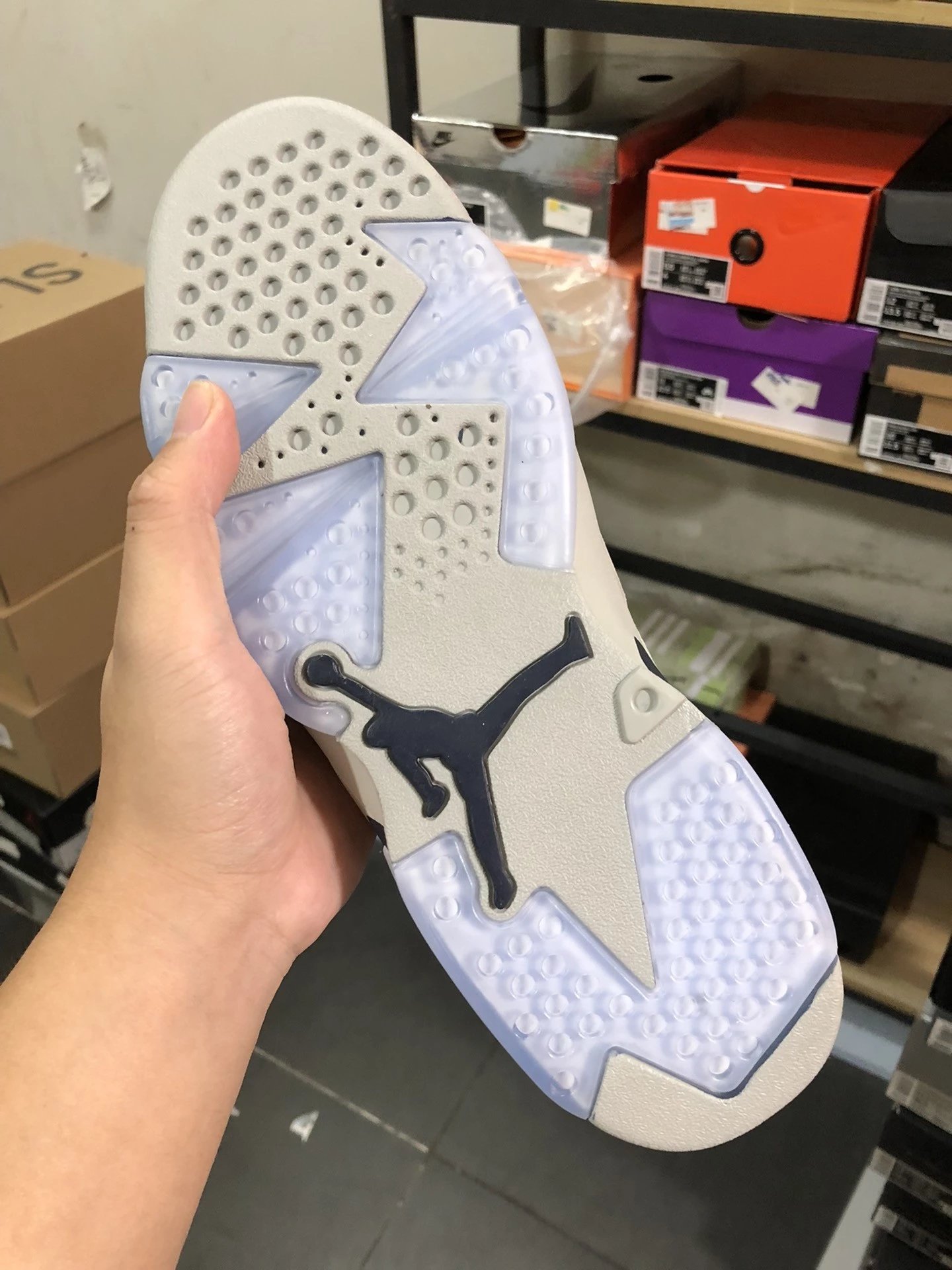 Air Jordan 6 Georgetown Suede photo 8