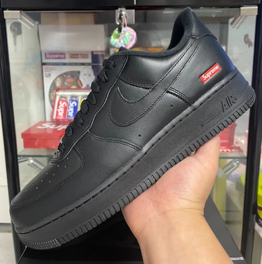 CU9225-001 Black with Red Swoosh