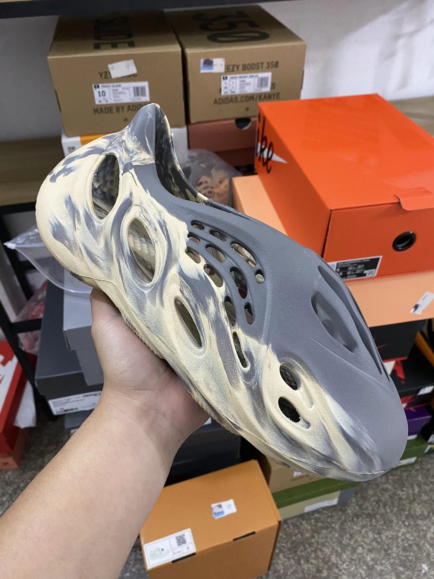 Clog Shoe Beige Gray
