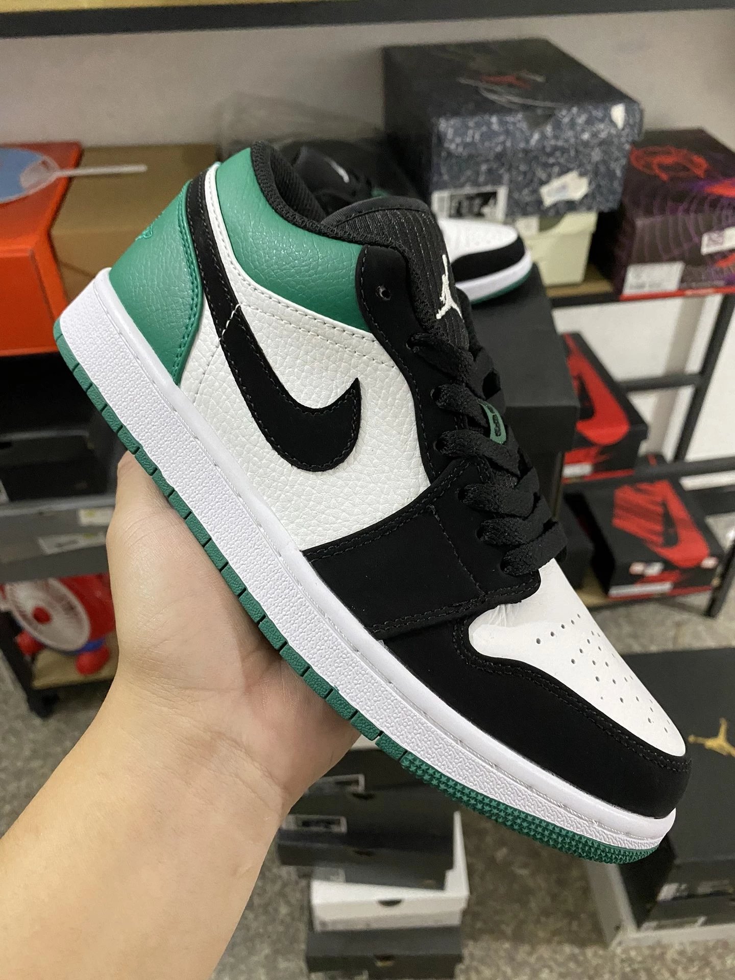 Air Jordan 1 Black Green Toe