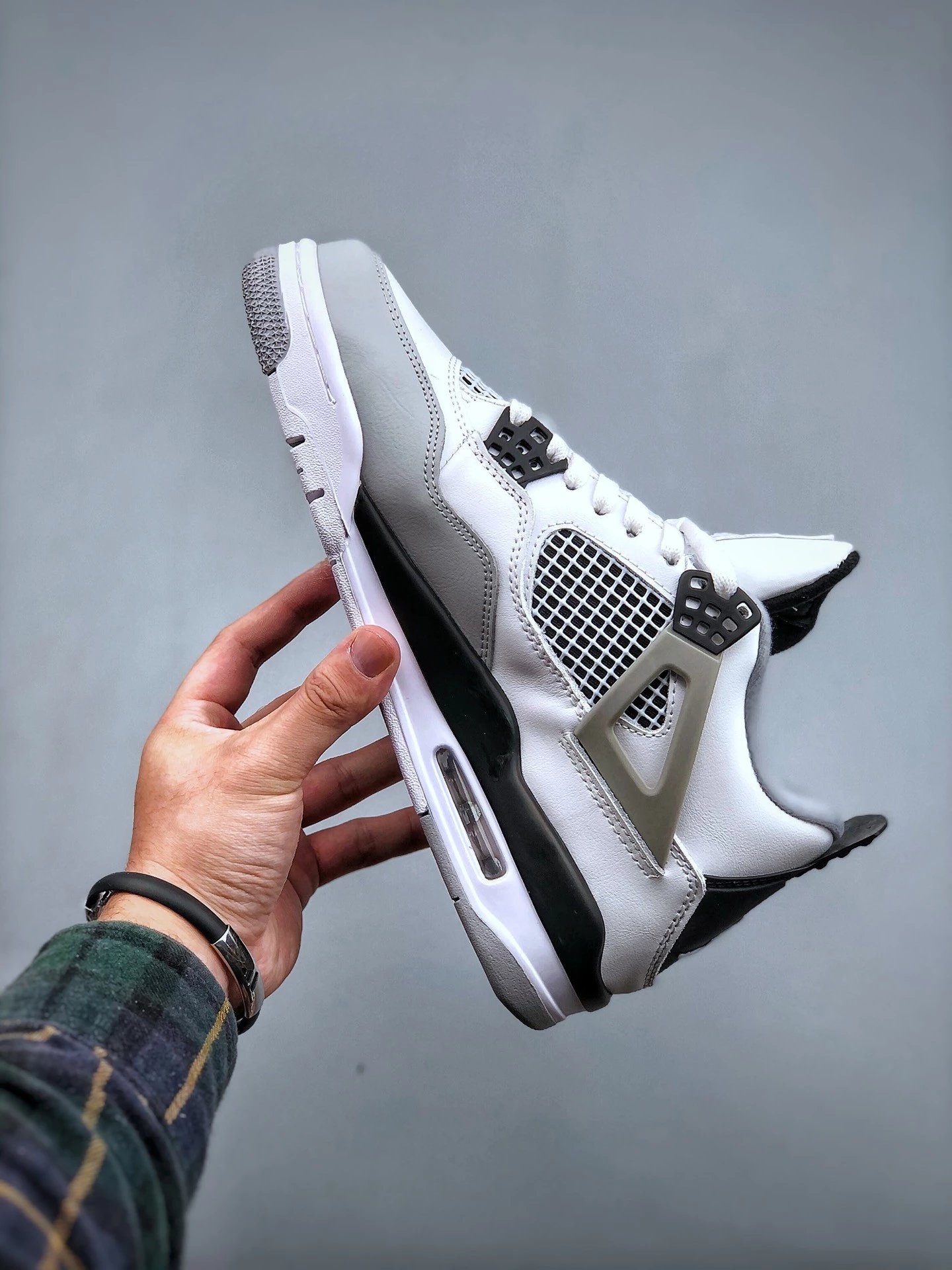 Air Jordan 4 Black White Grey photo 2