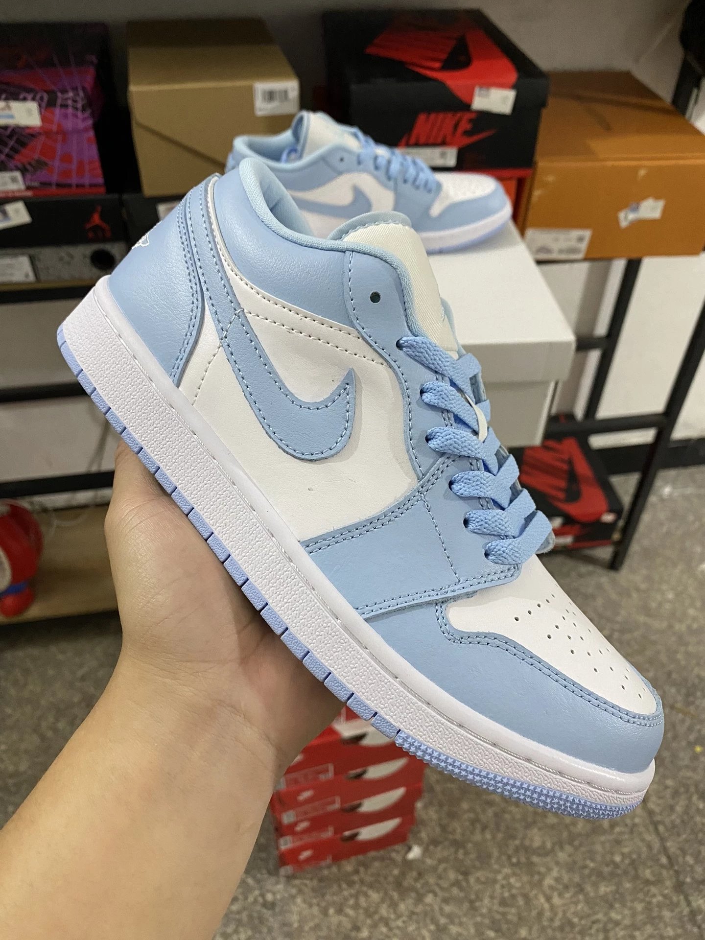 Air Jordan 1 University Blue
