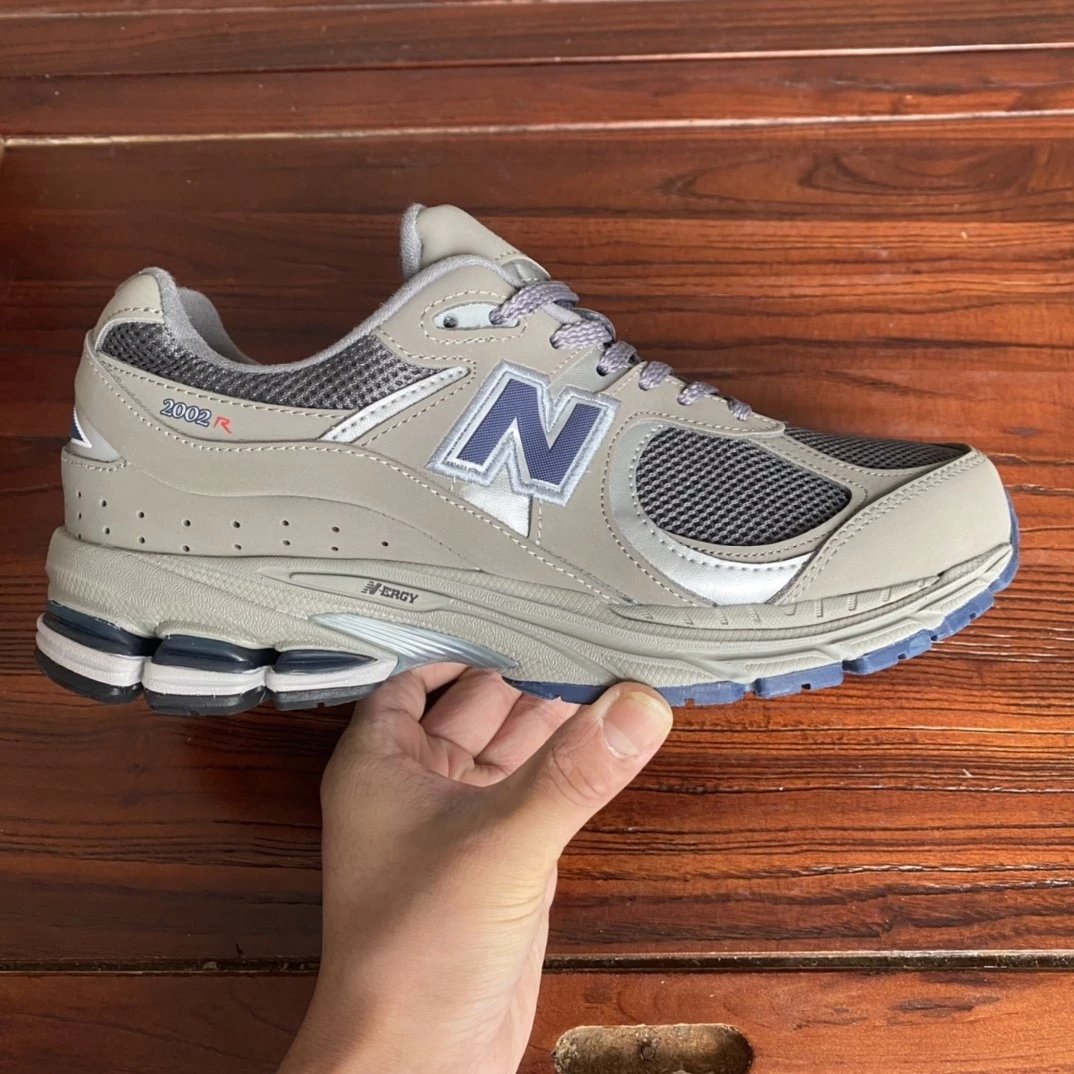 New Balance 2002R Classic Grey