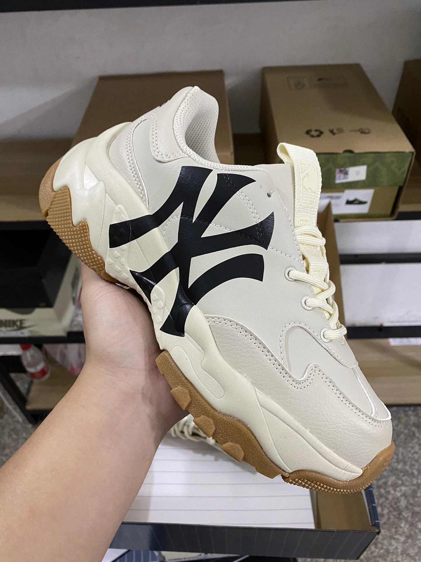MLB Cream Black Brown