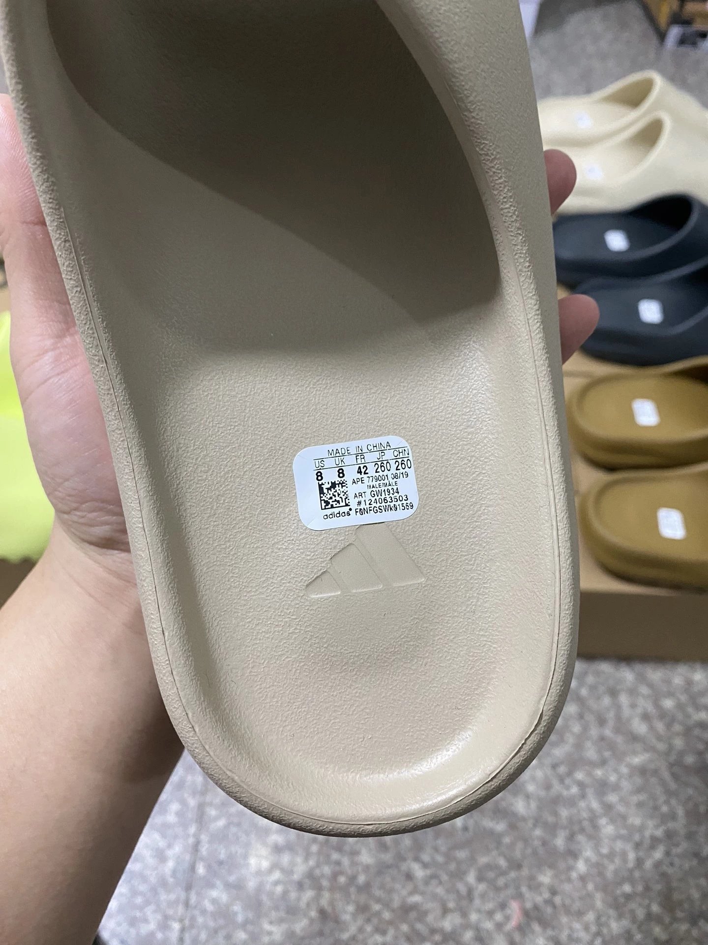Adidas Yeezy Slide Beige photo 5