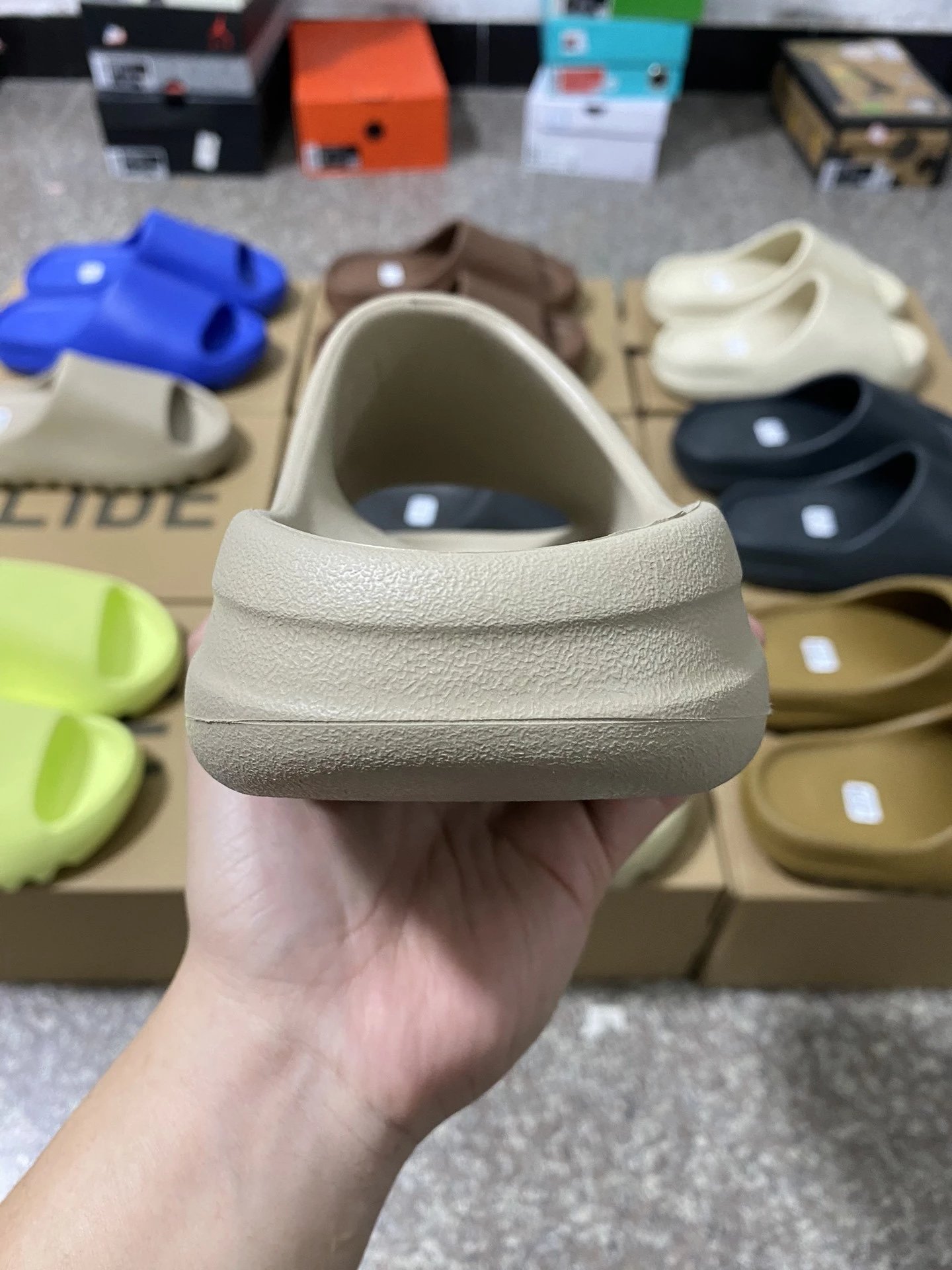 Adidas Yeezy Slide Beige photo 4