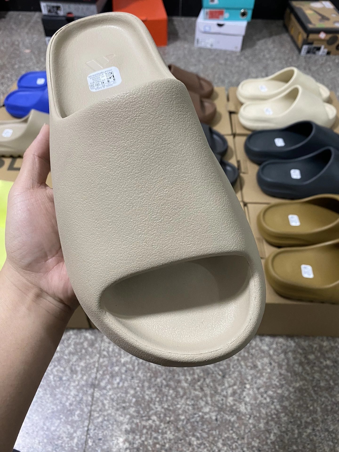 Adidas Yeezy Slide Beige photo 3