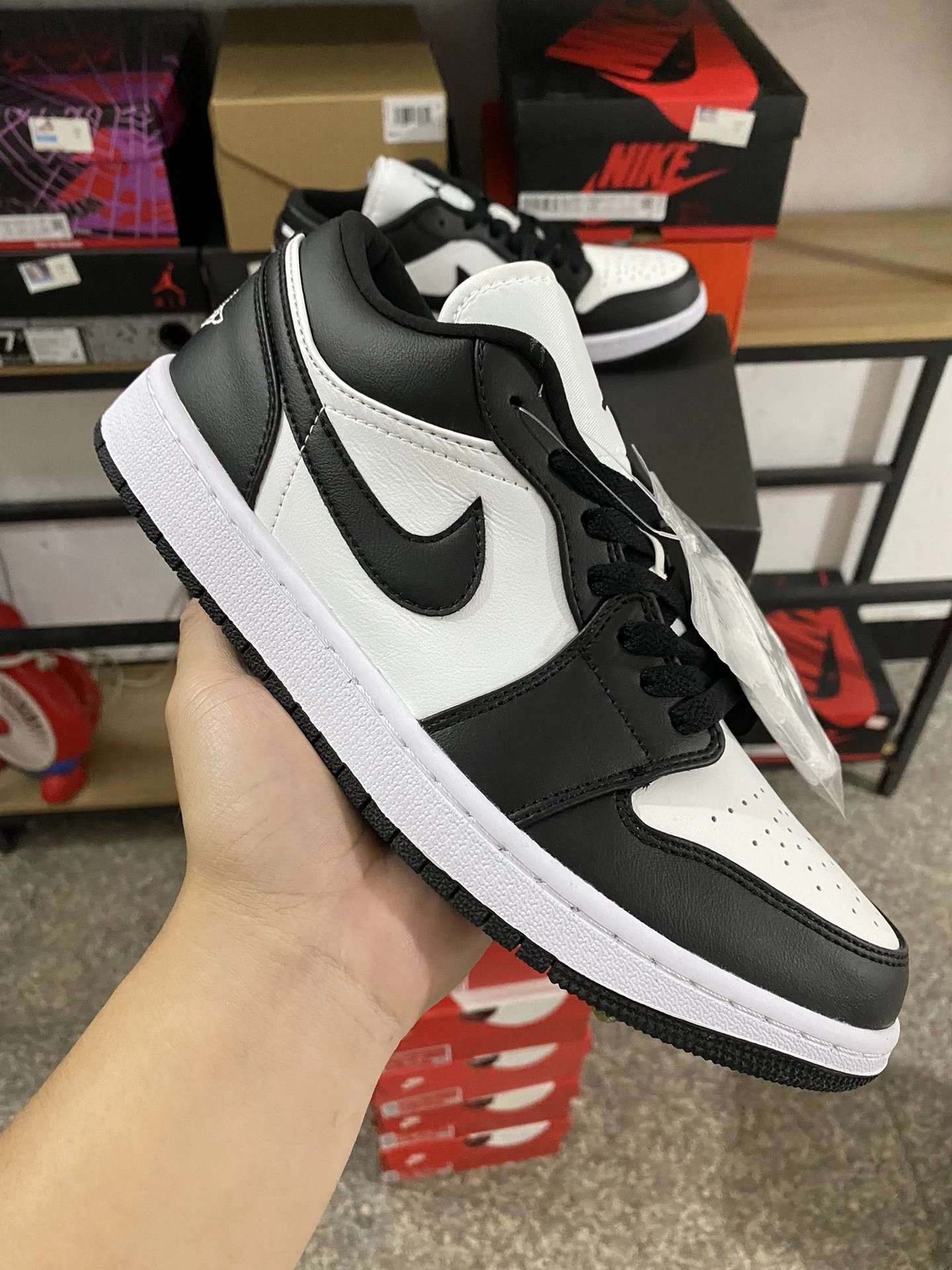 Air Jordan 1 Black White