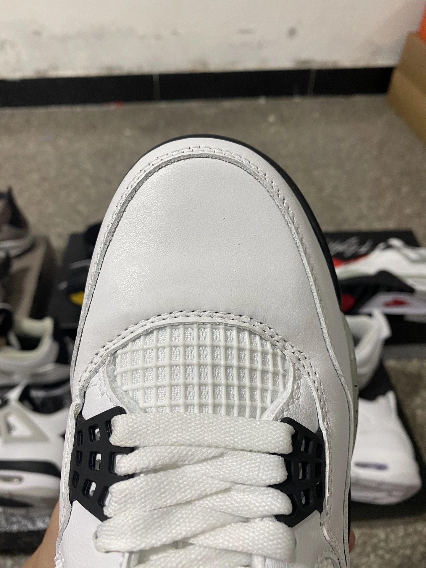 Air Jordan 4 Retro OG White Cement photo 4