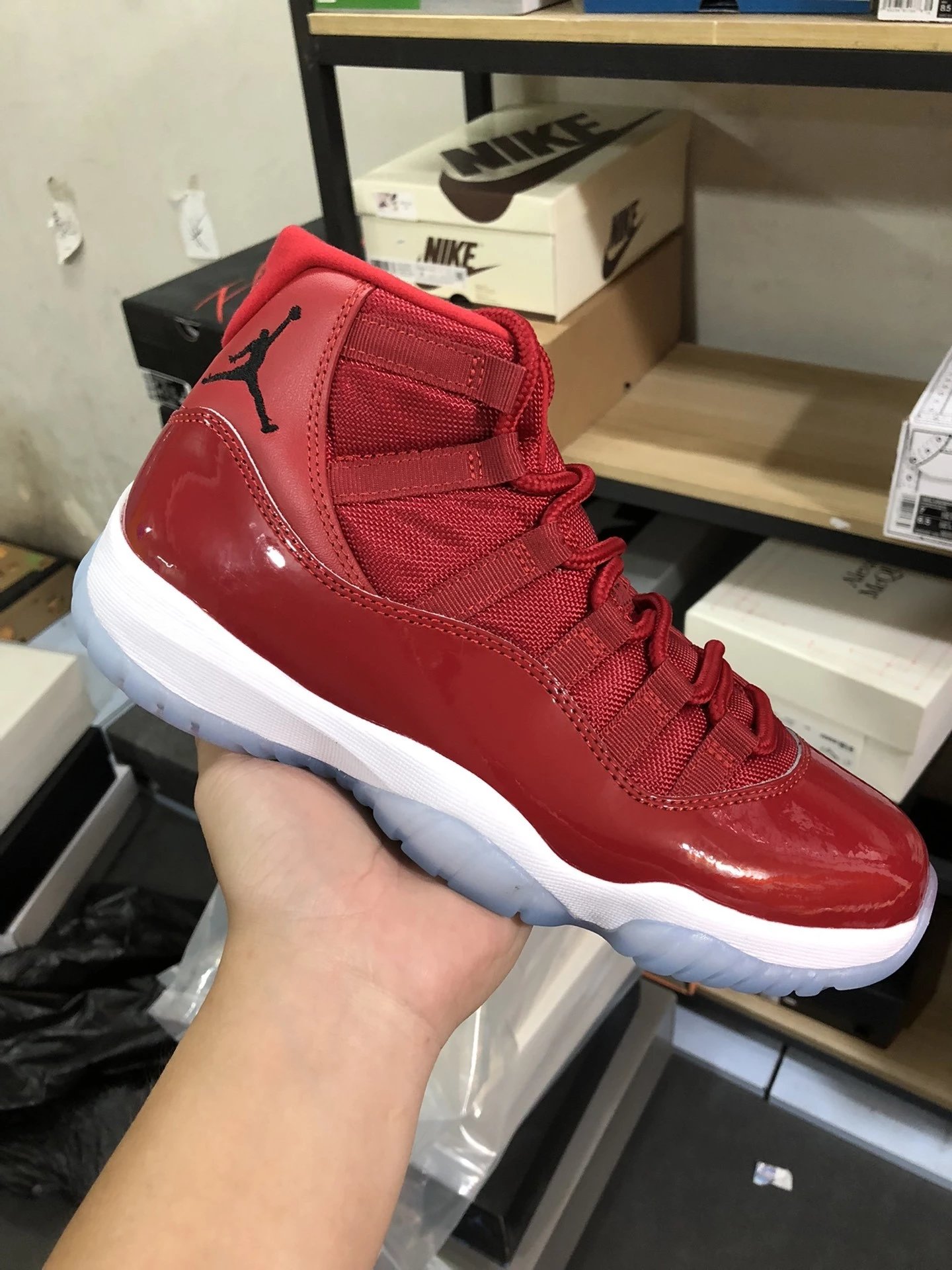 Air Jordan 11 Red