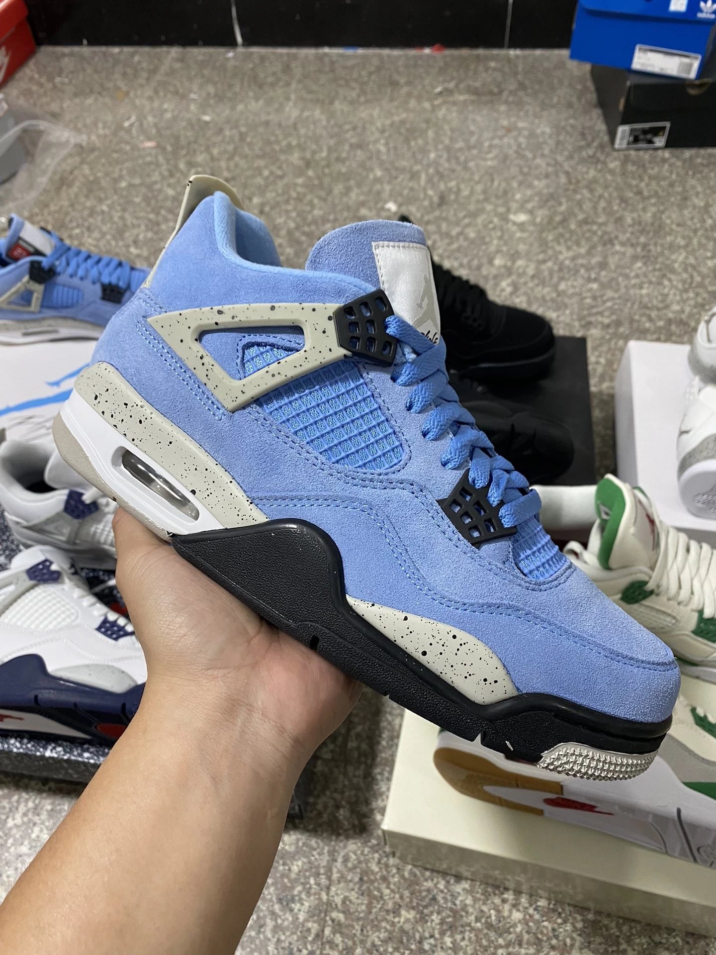 Air Jordan 4 Retro OG University Blue