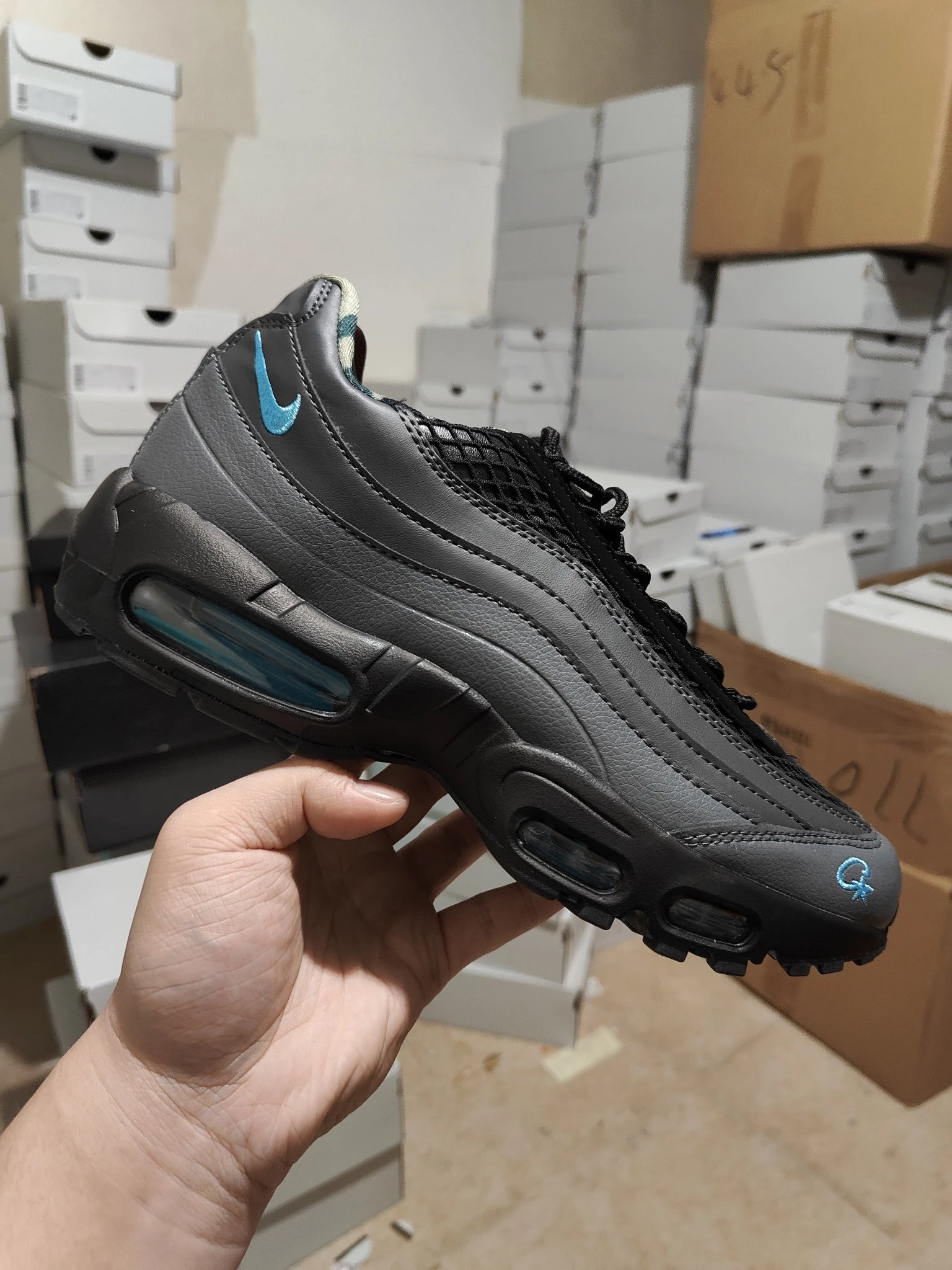 Max95 Black and Blue Color Black Basket