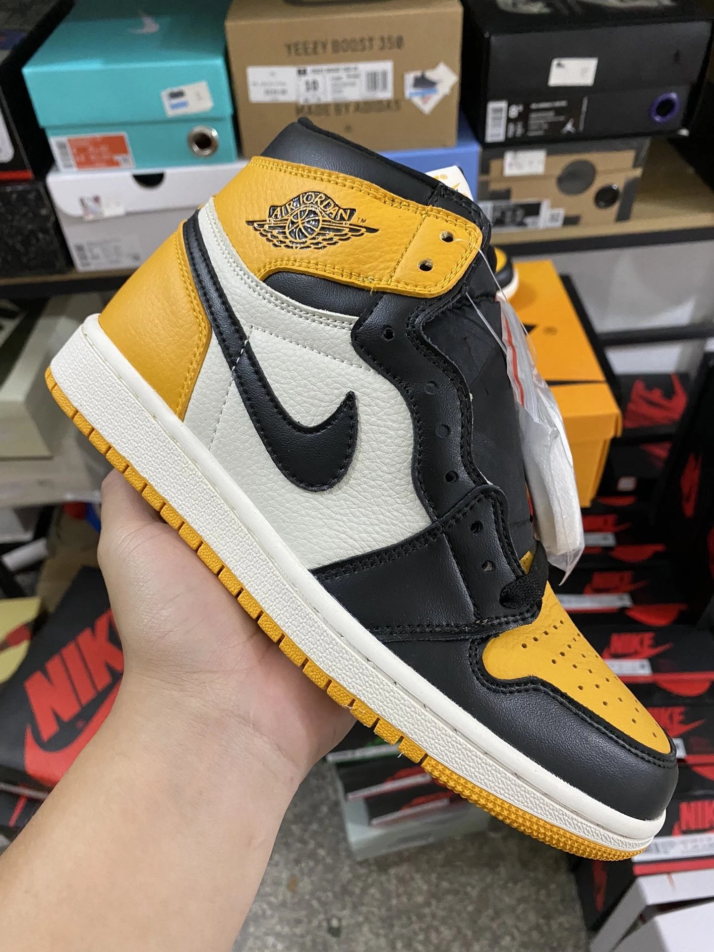 Air Jordan 1 High Black Yellow Toe