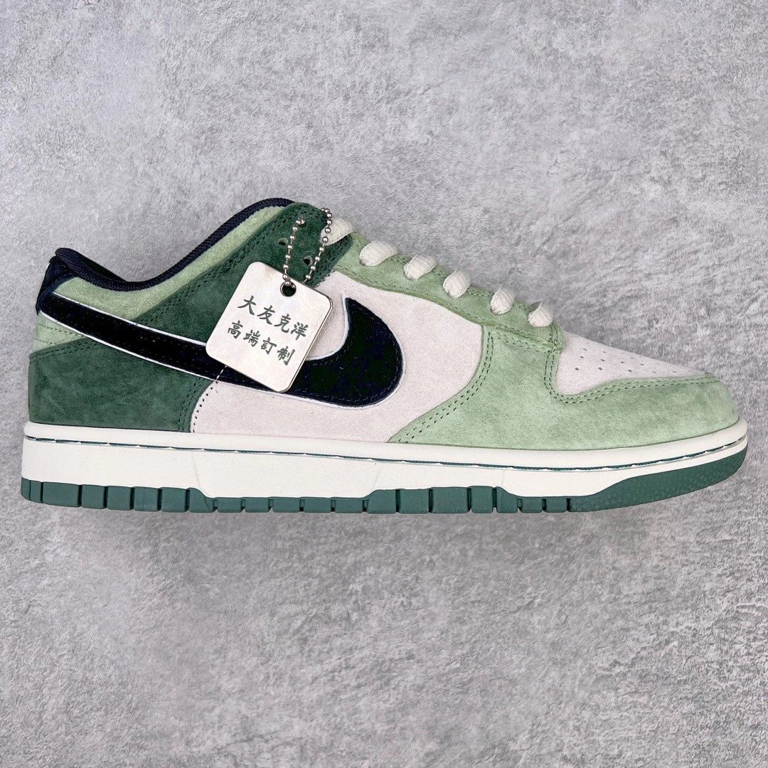 Nike Sneakers Dunk Low — Light and dark green