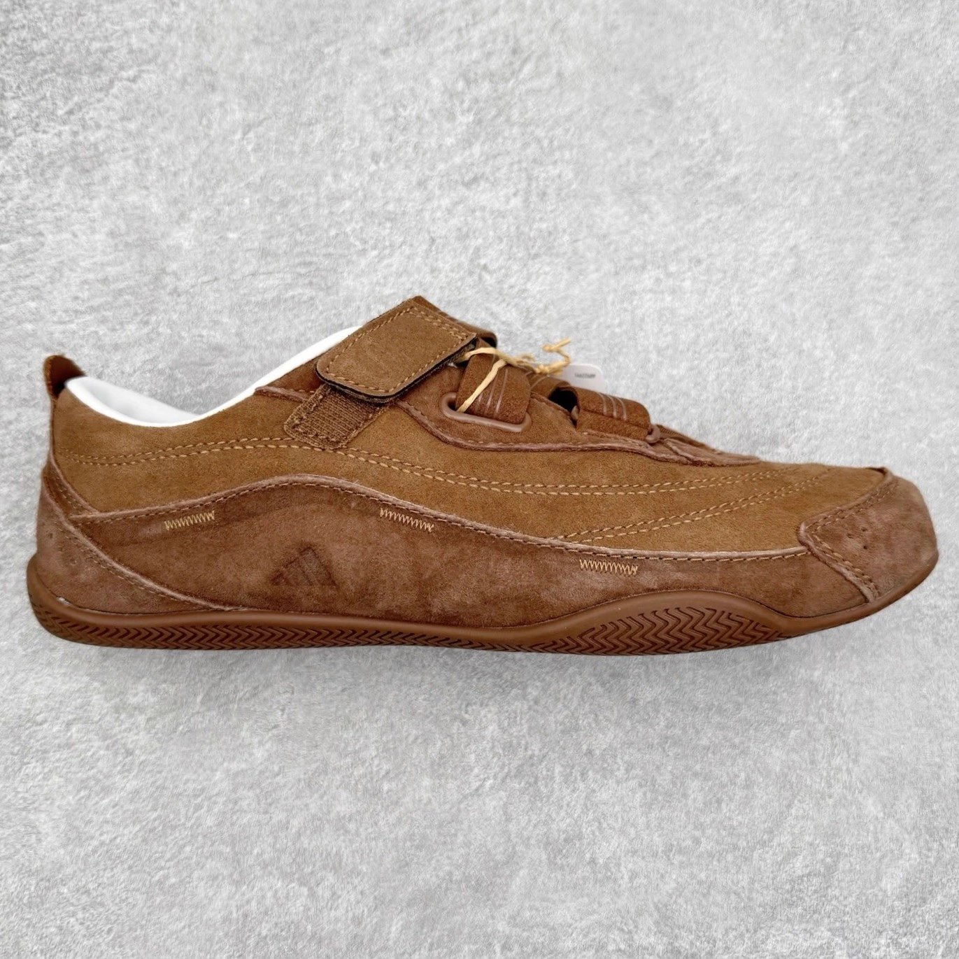 adidas Sneakers Low-Top Hook-and-Loop Suede — Brown