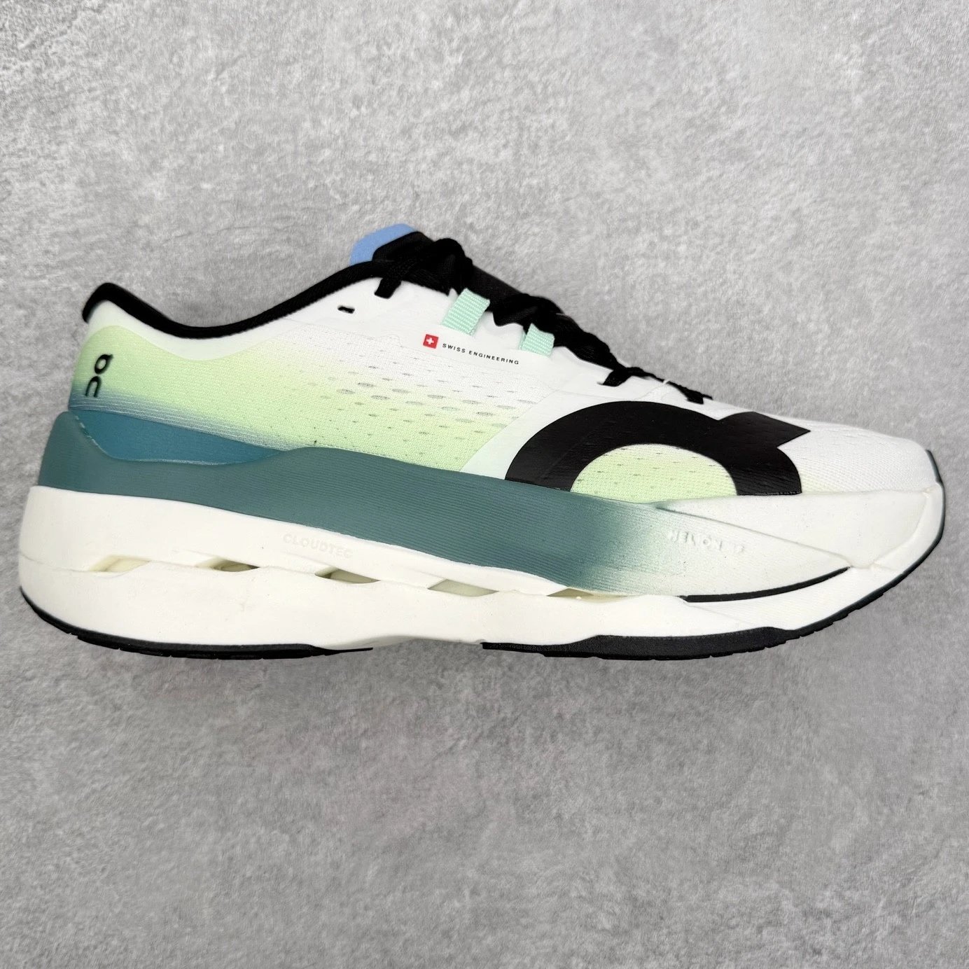 On Sneakers Cloudboom Max — Green
