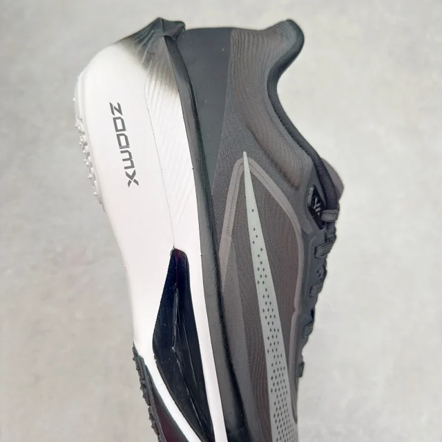 Nike Sneakers ZoomX low-top running with mesh upper and thick foam sole product detail image 6