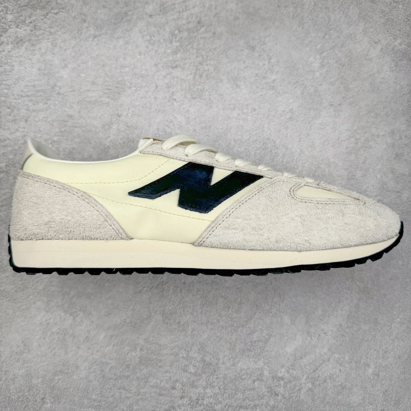 New Balance Sneakers 471 low-top suede and textile — Beige, white, and black