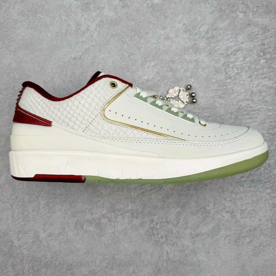 Unbranded Sneakers Low-Top Dragon-Print with Pendant Charm — White, red, and green