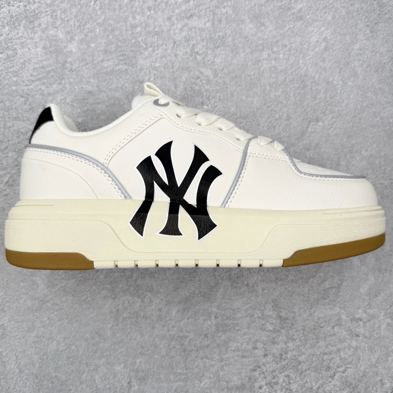 MLB Sneakers Low-Top Platform Baseball-Team Logo — White and black raw rubber