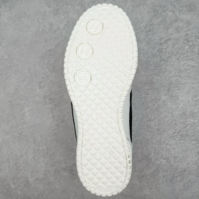 Chanel Sneakers Suede Panel Lace-Up product detail image 27