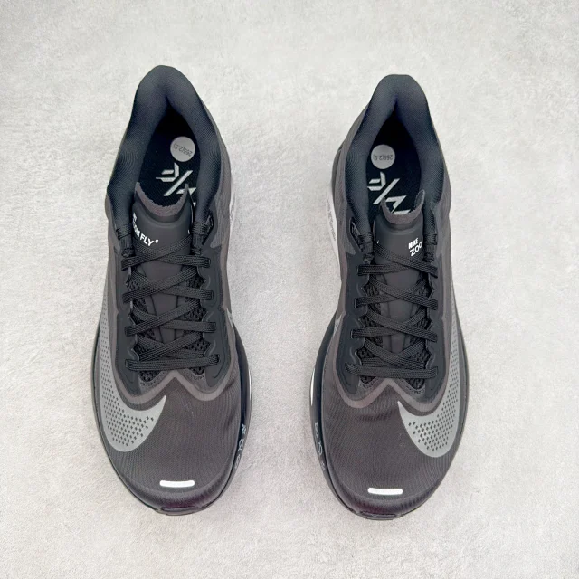 Nike Sneakers ZoomX low-top running with mesh upper and thick foam sole product detail image 2
