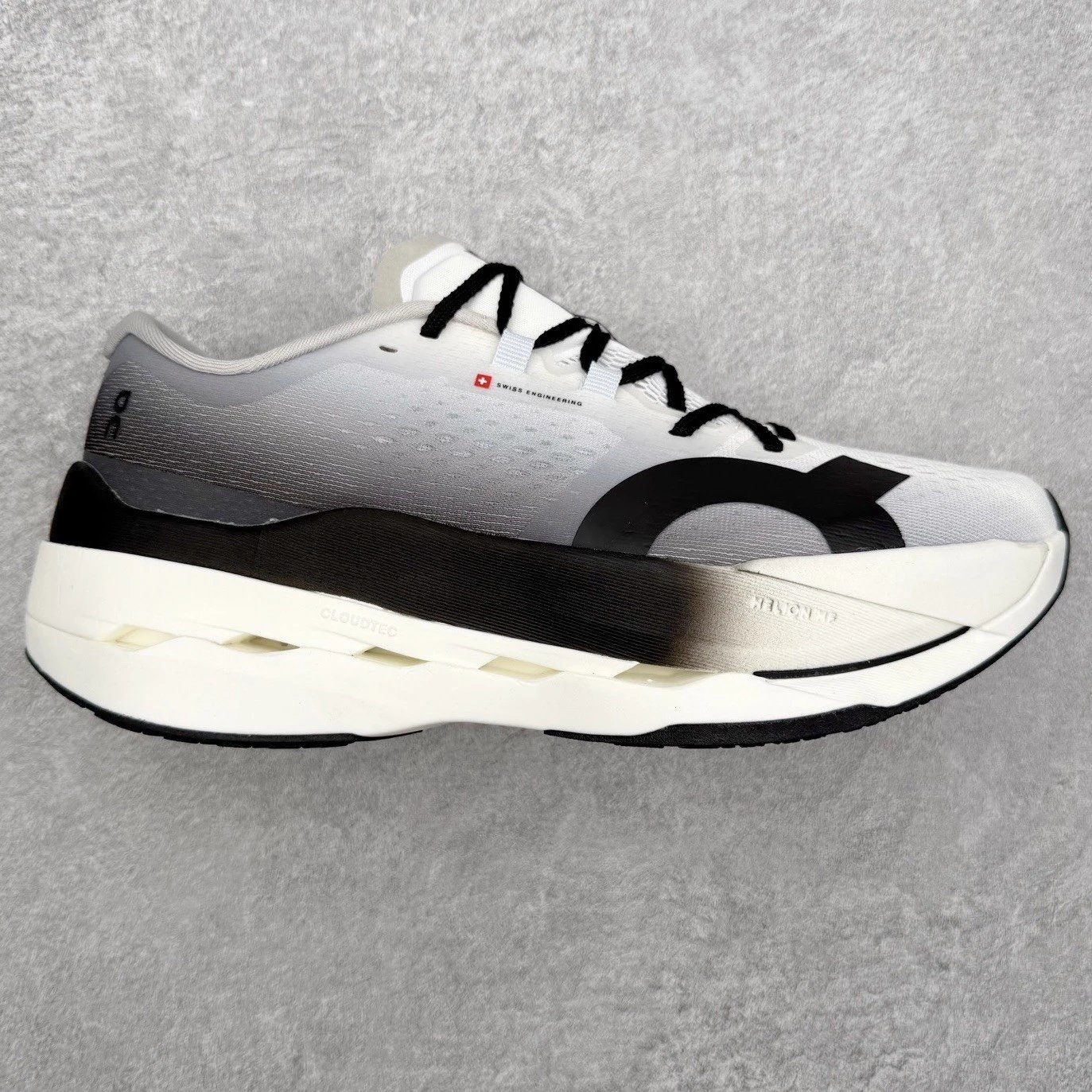 On Sneakers Cloudboom Max — Gray-black